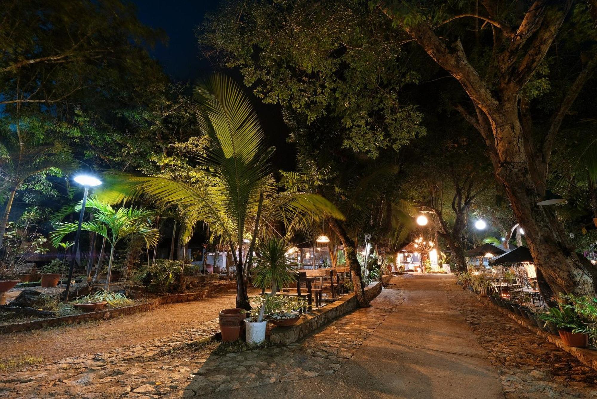 Khadine Grand Vista Coron