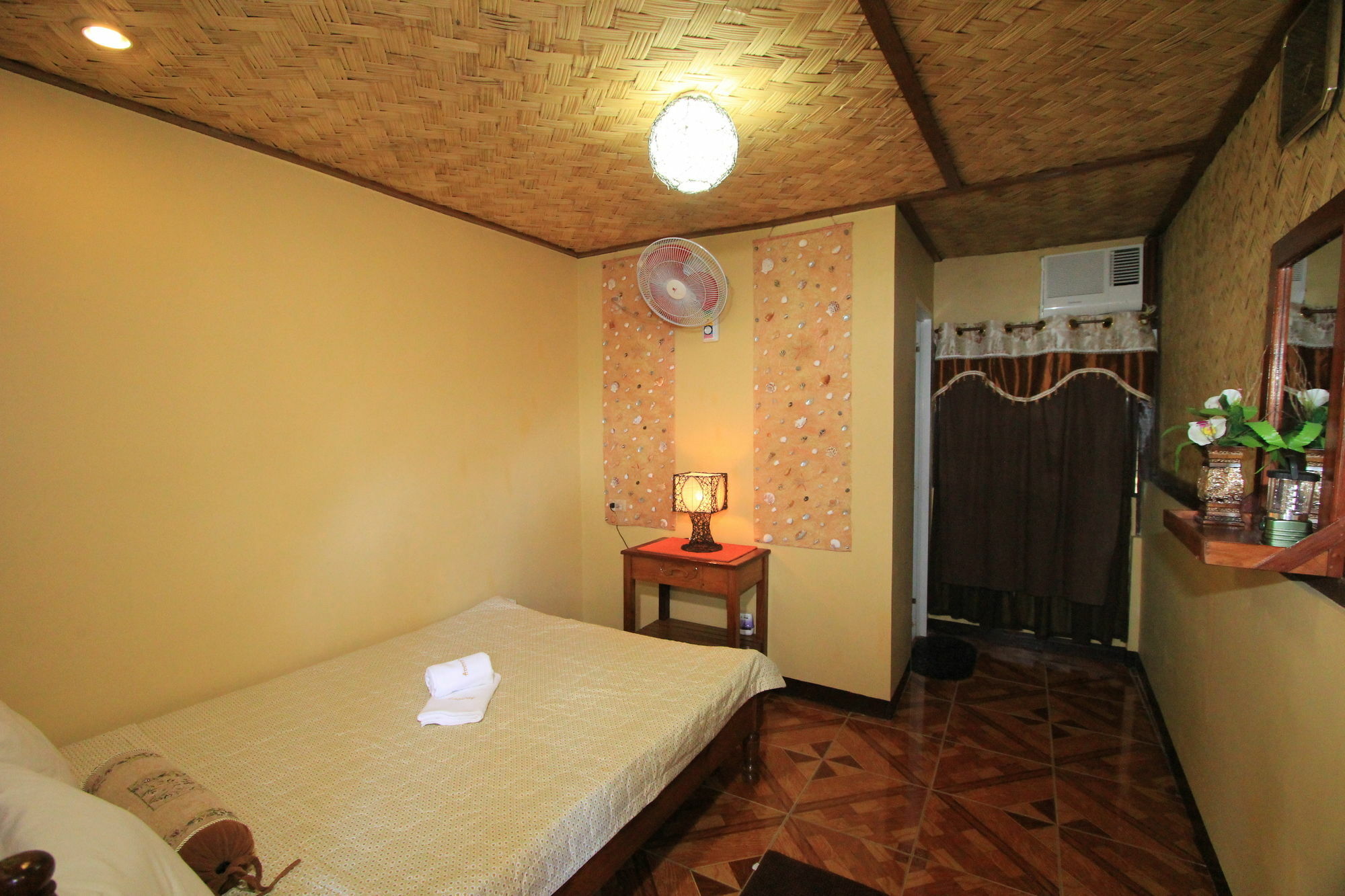 Khadine Grand Vista Coron